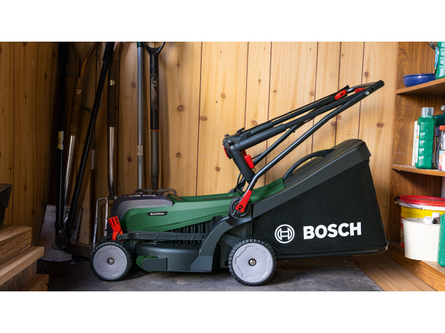 Akumulatorska kosilnica Bosch UniversalRotak 2x18V-37-550, 370mm, 2x 18V/4.0Ah, 40L, do 550m², 12.4kg, 06008B9E00